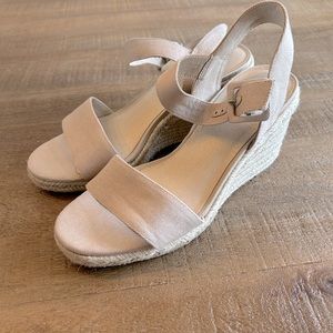 Life stride memory foam wedge sandals. Tan size 8.5 wide width. Good condition.